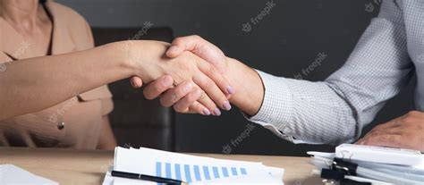 Premium Photo | Business people shaking hands in office