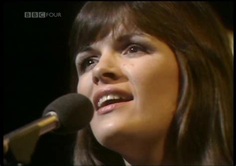 Eve Graham: The lead singer of The New Seekers. | Music memories, Lyn paul, Female singers