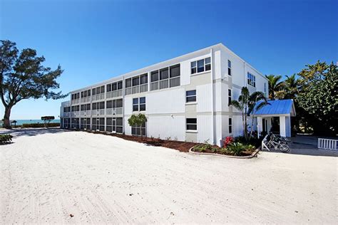 Sanibel Island Hotels at the Island Inn | Explore Our Hotels & Suites