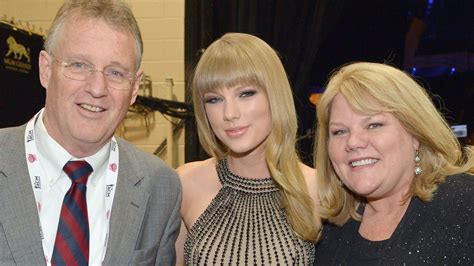 Taylor Swift's parents: Everything we know about Scott and Andrea Swift ...