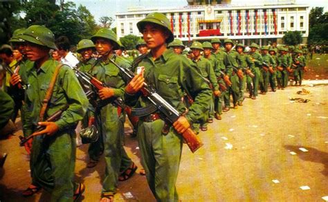 Red Star, White Star : People’s Army of Vietnam (PAVN)
