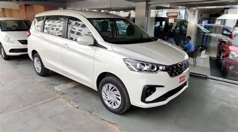 2022 Maruti Ertiga VXi (Mid-Spec Trim) Detailed In A Walkaround Video