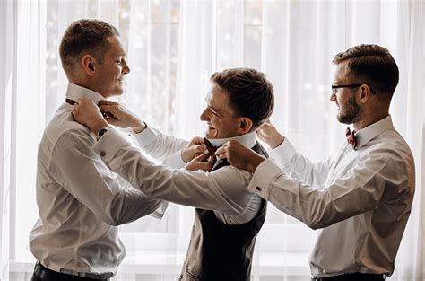 27 Coolest Groomsmen Photo Ideas for Wedding Photographers