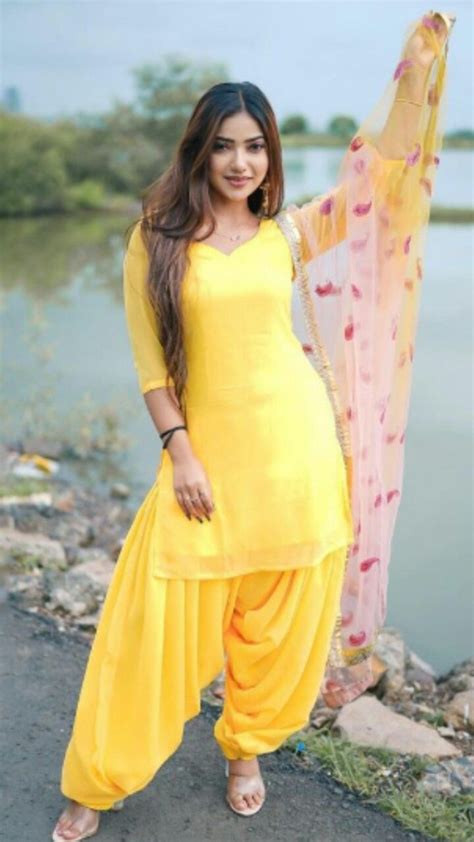 Pin by Fashion Life on Punjabi girls | Beautiful pakistani dresses, Simple pakistani dresses ...