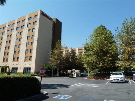 Los Angeles Marriott Burbank Airport Parking (BUR) Burbank Reservations ...