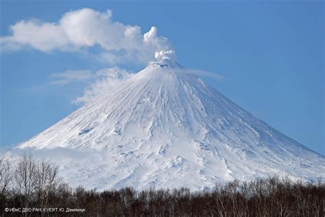 le chaudron de vulcain – April 22, 2019. EN . Kamchatka : Klyuchevskoy , Philippines : Taal ...