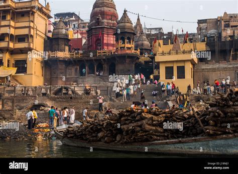 Manikarnika or burning ghat, Varanasi, India Stock Photo - Alamy