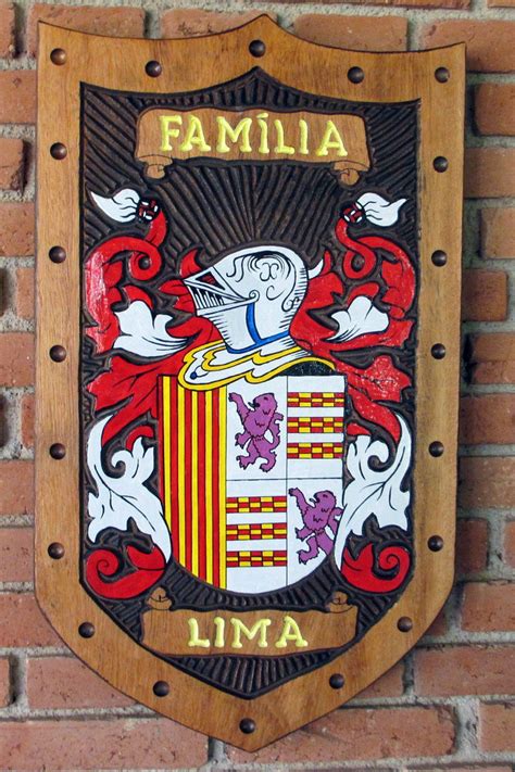 Brasão da família Lima entalhado em madeira Family Shield, Family Crest, Heraldry, Coat Of Arms ...