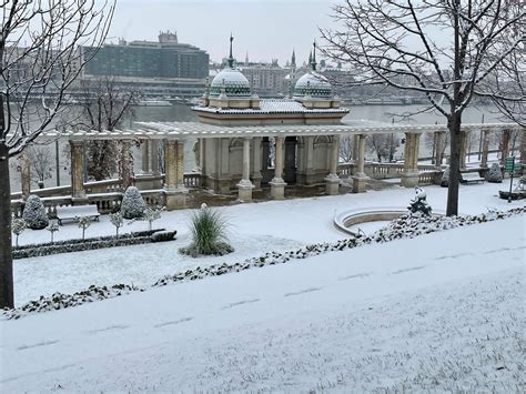 Changing of seasons in the Buda Castle Garden Bazaar - Julia ...