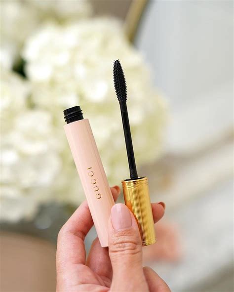 GUCCI Mascara L'Obscur - A buildable mascara created with the ultimate formulation for a ...