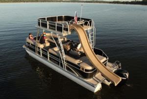 How Pontoon Boats Work and How They Float – The Pontoon Site