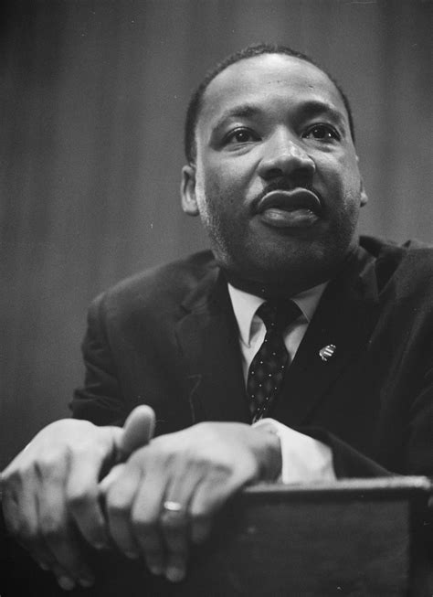 File:Martin-Luther-King-1964-leaning-on-a-lectern.jpg - Wikimedia Commons