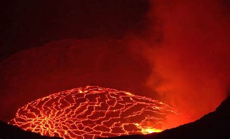 Nyiragongo-lava-lake - i EXPLORE AFRICA