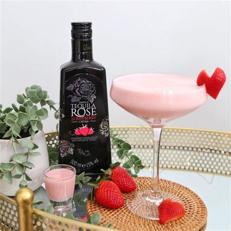 Tequila Rose Drinks Ideas: The Strawberry Kiss Cocktail