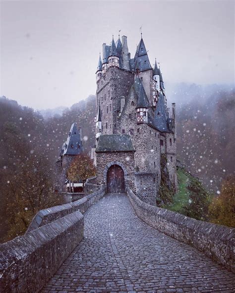 Beautiful snowy castle in Germany ️ 😍 Photo by @kyrenian | Замок ...