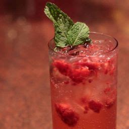 Raspberry Mojito Recipe | Bevvy