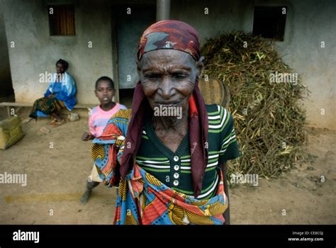 Tutsi rwanda hi-res stock photography and images - Alamy