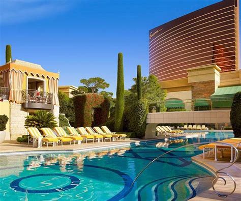 Best Pools in Las Vegas | Lazy River and Wave Pools - Top Pools [2020]