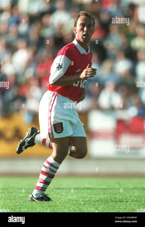 DAVID PLATT ARSENAL FC 02 August 1995 Stock Photo - Alamy