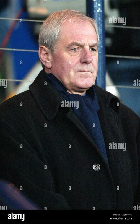 WALTER SMITH SCOTLAND MANAGER HAMPDEN PARK GLASGOW SCOTLAND 01 March 2006 Stock Photo - Alamy