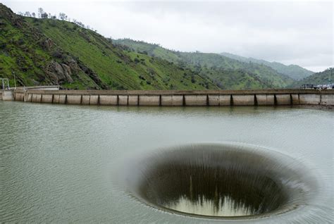 The spillway at Monticello Dam, Lake Berryessa in California : r ...