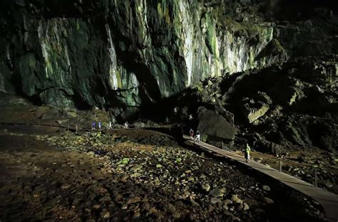 Gunung Mulu National Park - discover amazing caves & rainforest riches