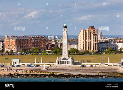 Naval war memorial southsea hi-res stock photography and images - Alamy