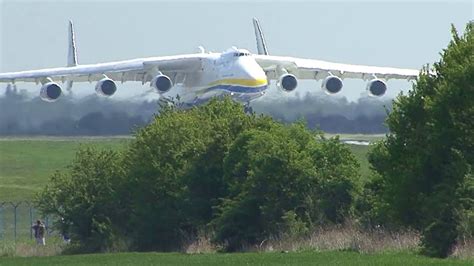 Antonov AN-225 Mriya landing Praha Ruzyne, 10.5.2016 - YouTube