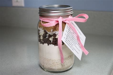 Recipes from Michelle's Kitchen: Oatmeal Chip Cookie (Mix in a Jar)