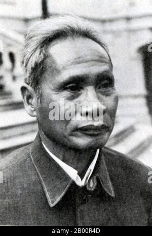 Prime Minister Pham Van Dong in a military uniform Stock Photo - Alamy