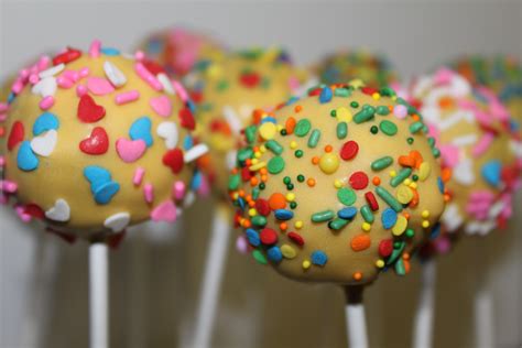 File:Various cake pops with heart-shape and other sprinkles, March 2011 ...