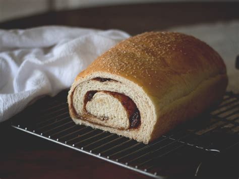 Cinnamon Raisin Bread (with Recipe Video) - Cosmopolitan Cornbread