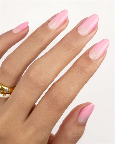 Pretty Pink Gradient Nails: Ombre Nail Tutorial - Lulus.com Fashion Blog