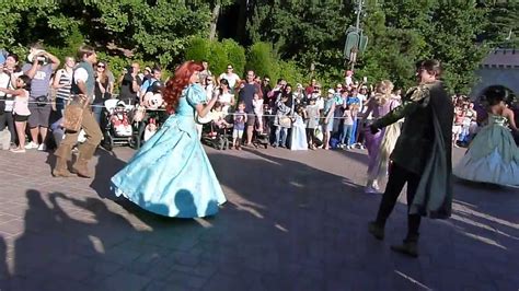 Les Princesses - La Magie Disney en Parade - Disneyland Paris - 12 aout 2013 - YouTube