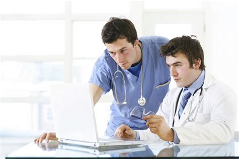 Applications of online training: healthcare training - eFront Blog