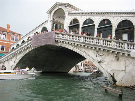 File:Rialto Bridge.JPG - Wikitravel