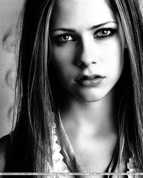 Avril Lavigne 2002 - emmett Photo (15443098) - Fanpop
