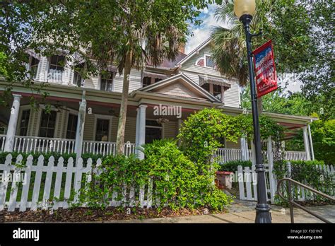 Florida cracker architecture house hi-res stock photography and images ...