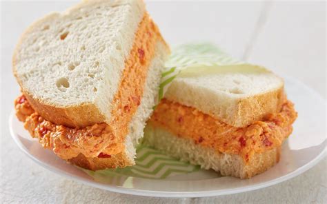 Pimento Cheese Sandwiches Are One of Dolly Parton's Best-Loved Holiday Recipes | Queso pimiento ...