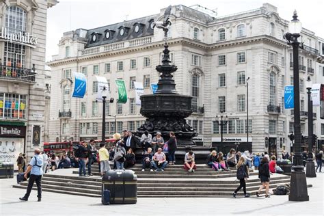 Top 10 Facts about Piccadilly Circus in London - Discover Walks Blog