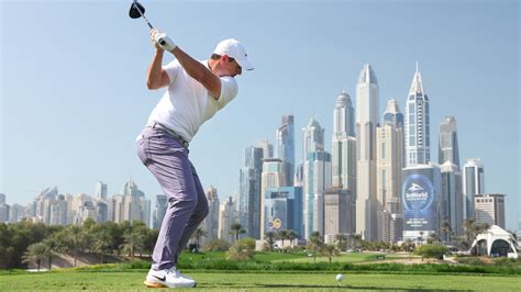 Rory McIlroy Swings Old Golf Clubs, Looks Human With Old Tech