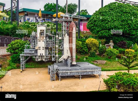 Model of the NASA space shuttle at Legoland Windsor Stock Photo - Alamy