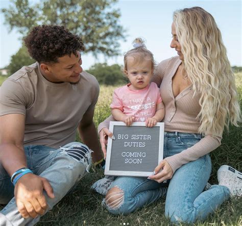 Chiefs' Patrick Mahomes, wife Brittany Matthews expecting baby No. 2 - Patabook News