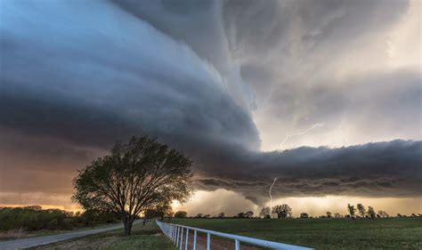 Dangerous Power of Nature : Spectacular Shelf Clouds