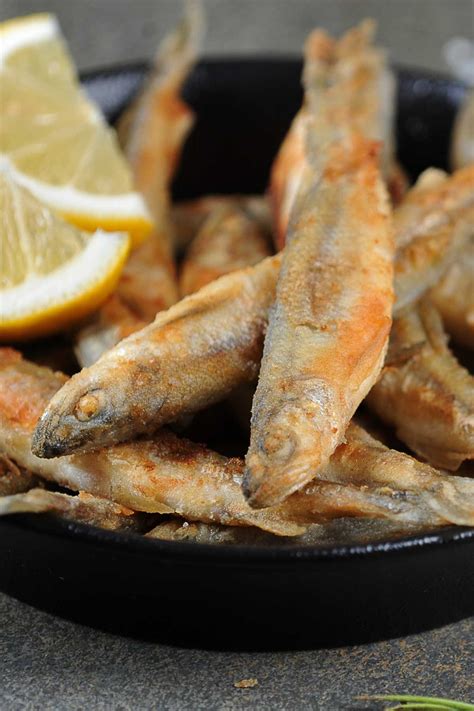 Easy Crispy Fried Smelt Fish Recipe - IzzyCooking