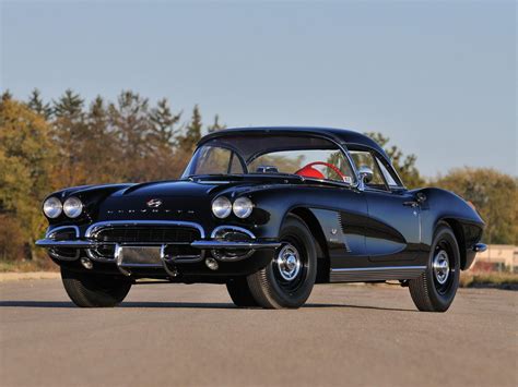 1962 C1 Corvette Guide: Specs, Pics, VIN, Performance, & Options