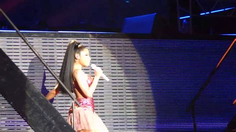 Super Bass - NICKI MINAJ - Live - Toronto - YouTube