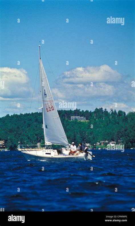 Vacation holiday boating fun on Lake Sunapee waters Stock Photo - Alamy