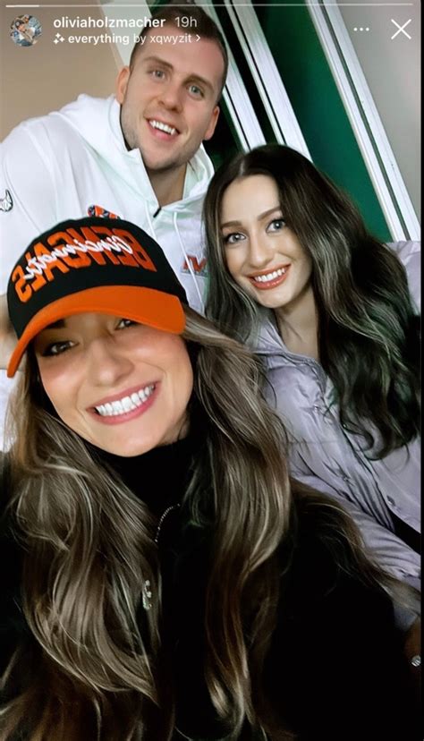 Joe Burrow’s Girlfriend Olivia Holzmacher Poses in Bengals Hat – Footwear News