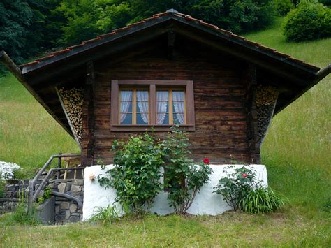 Lungern-Schönbüel - traditional Swiss Chalet | Swiss house, Swiss chalet, Small house